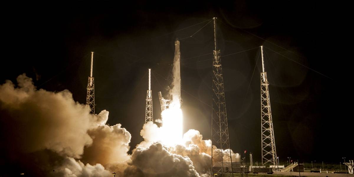 El cohete Falcon 9 no logra aterrizar correctamente en su plataforma flotante