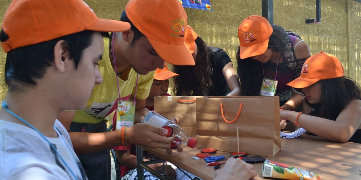 Chile: Niños del Instituto Teletón de Iquique construyen autos solares