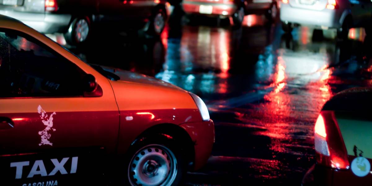 Taxistas de la Ciudad de México arremeten contra Uber y Cabify