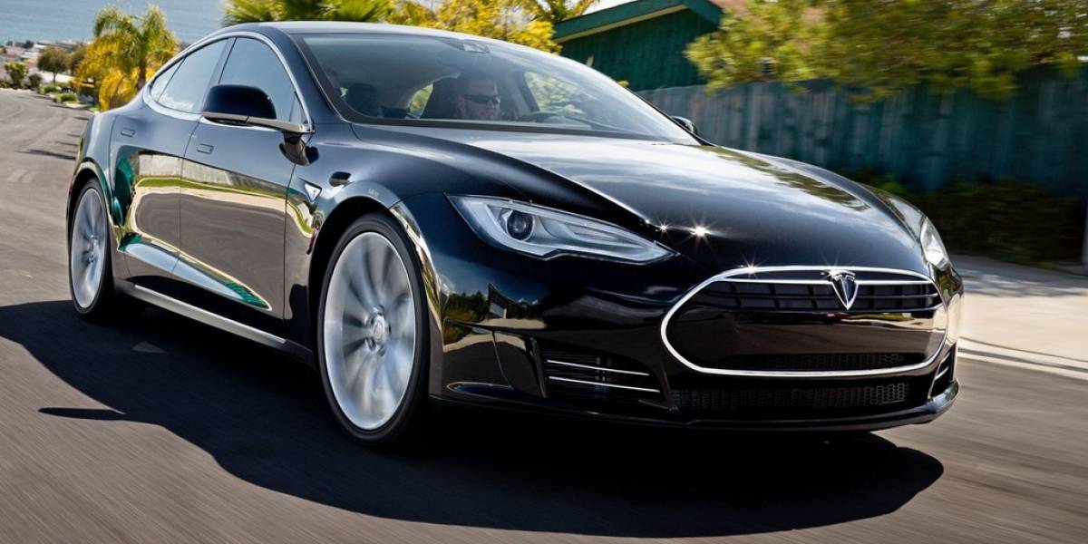 Tesla actualiza el firmware del Model S para evitar cargadores incendiados