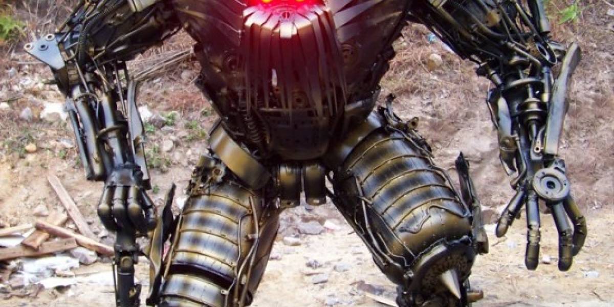 Un chino construye un ejército de Transformers