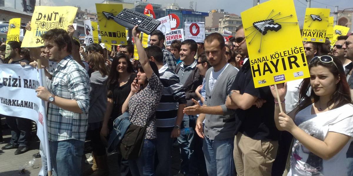 Turquía aprueba leyes extremas para controlar Internet
