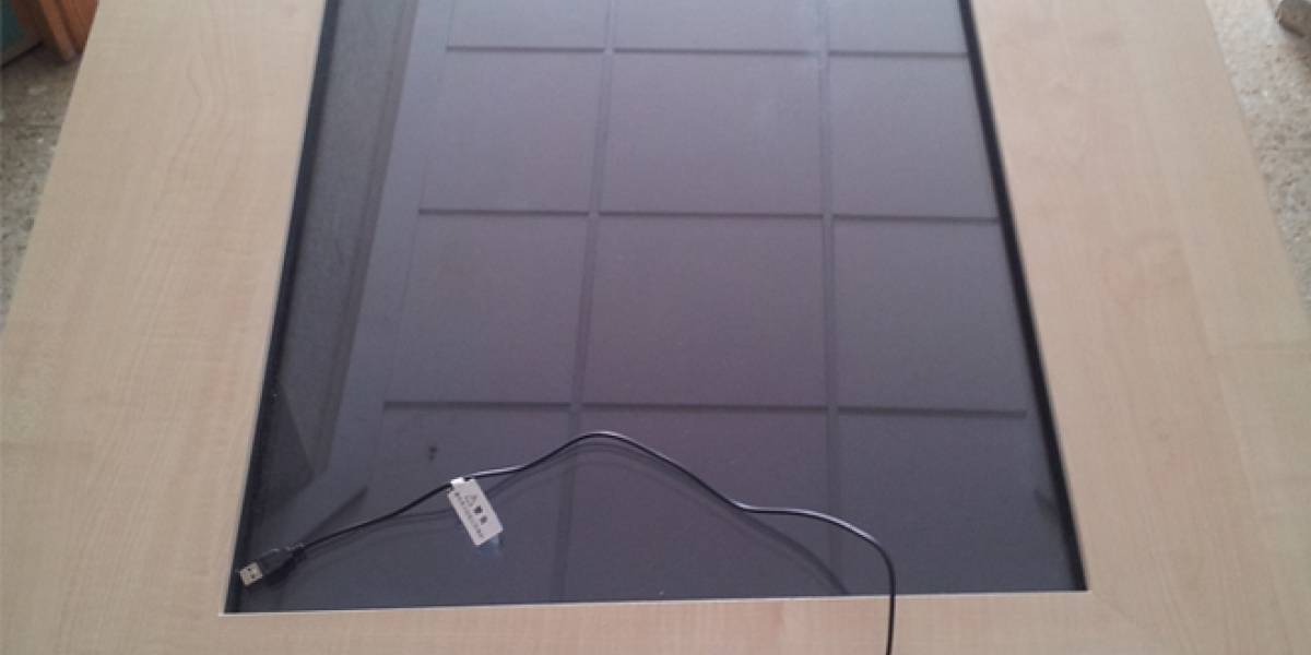 Gran pantalla táctil en forma de mesa para ayudar a pacientes con Alzheimer