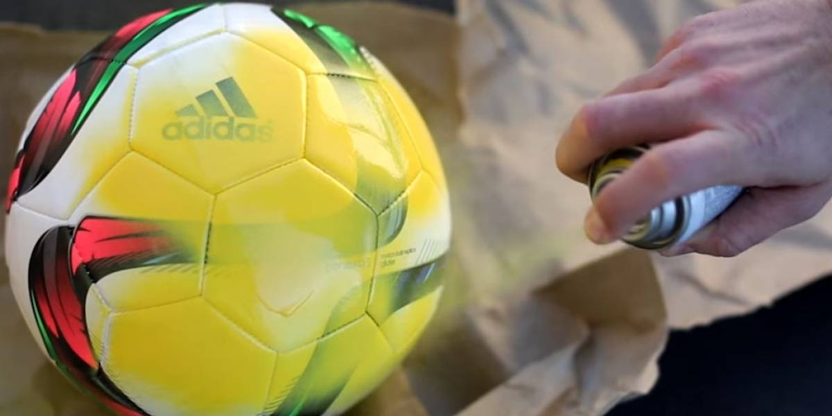 Viral usa pelota de futbol para ilustrar el tamaño del Sistema Solar