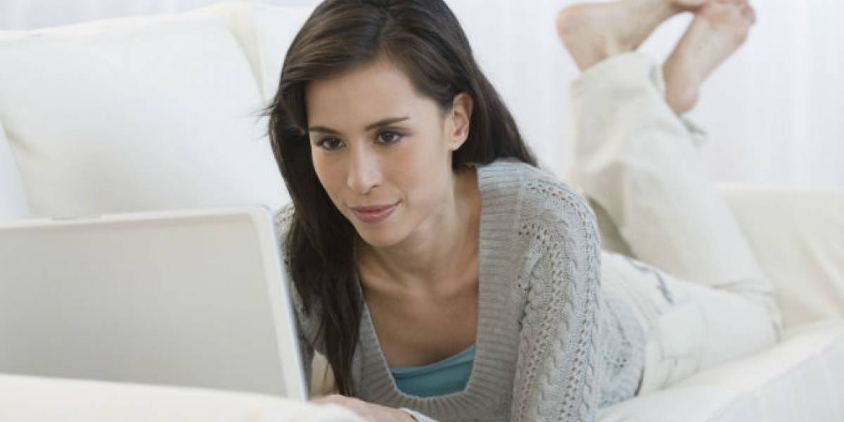 Mujeres serían más propensas a convertirse adictas a Facebook