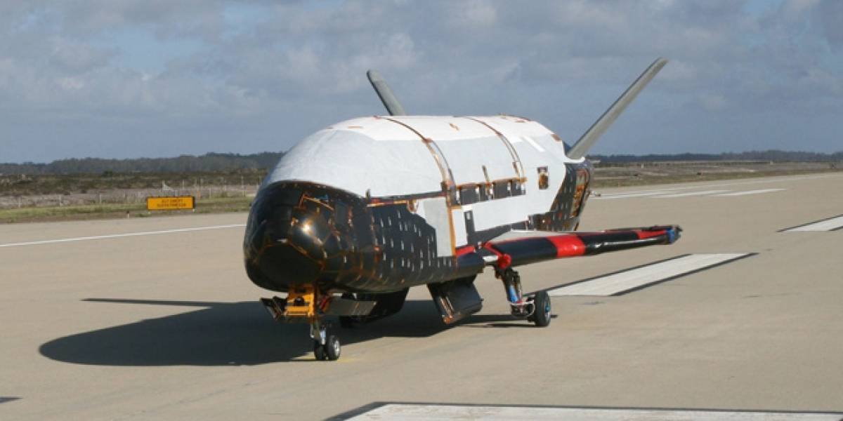 Nave X-37B vuelve a la Tierra después de misión secreta de 15 meses
