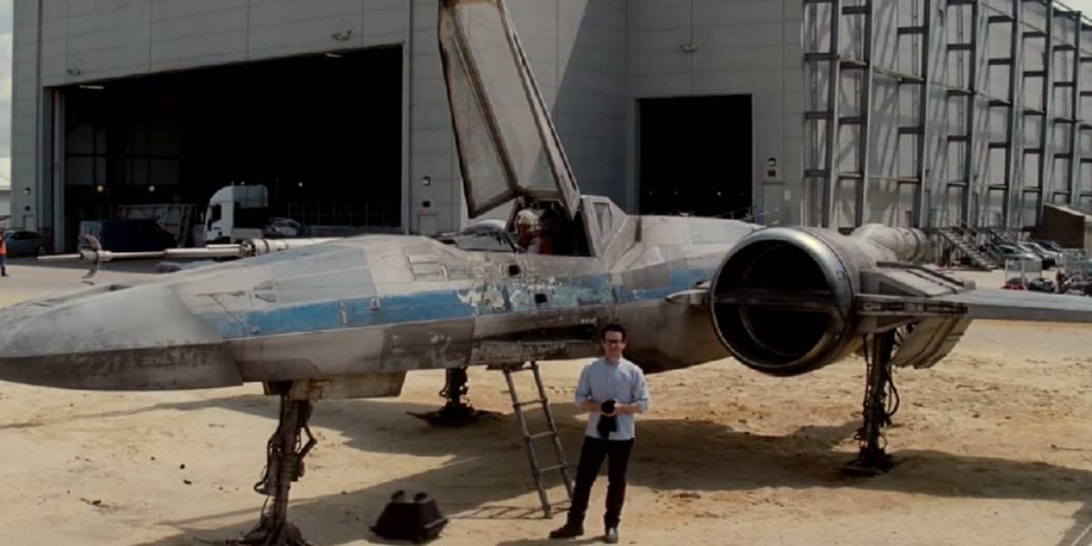 J.J. Abrams muestra una X-Wing en otro video de Star Wars para UNICEF