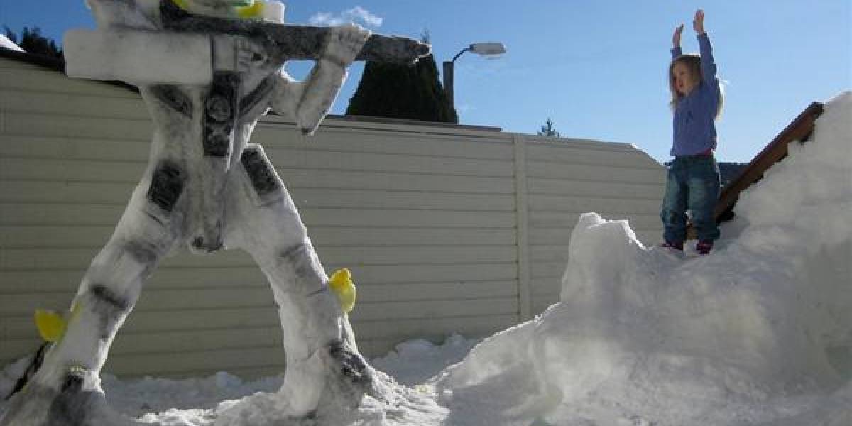 Robot de Macross hecho de nieve