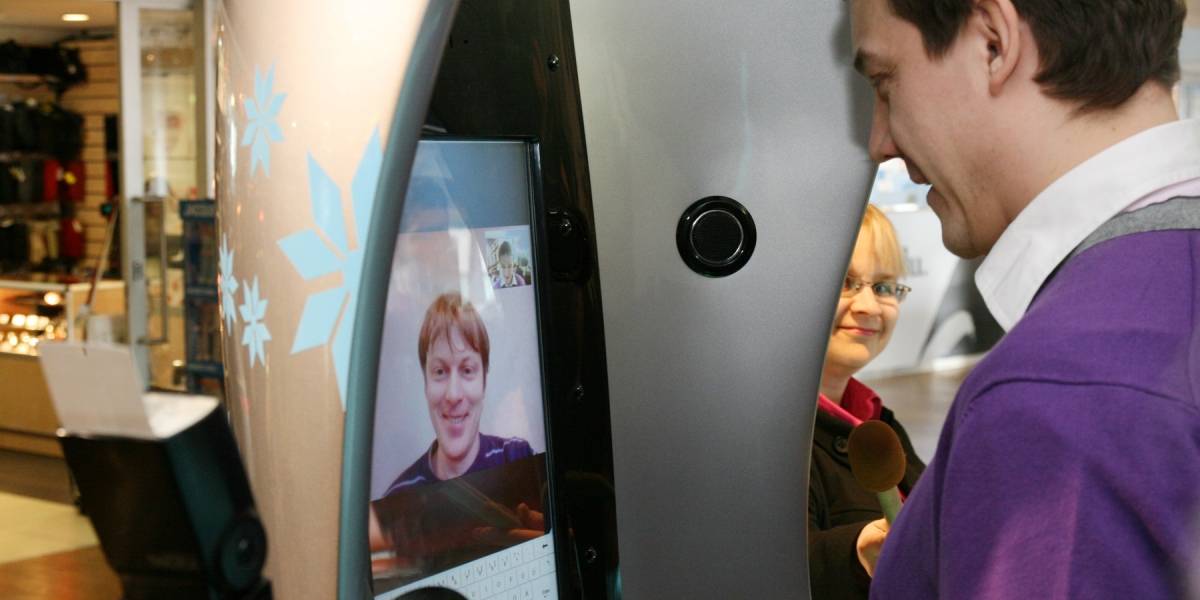 Instalan en un aeropuerto de Estonia la primera cabina para llamadas por Skype