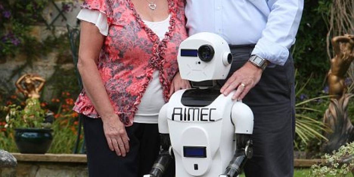 Pareja de inventores crea un "hijo robot"