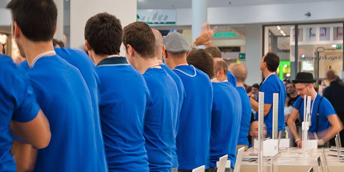 Ex-empleados demandan a Apple por hacerles perder tiempo revisándoles la mochila