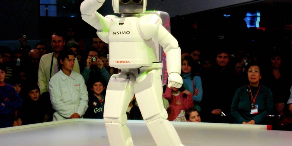 Robot Asimo debuta como guía de museo, pero se confunde con los visitantes