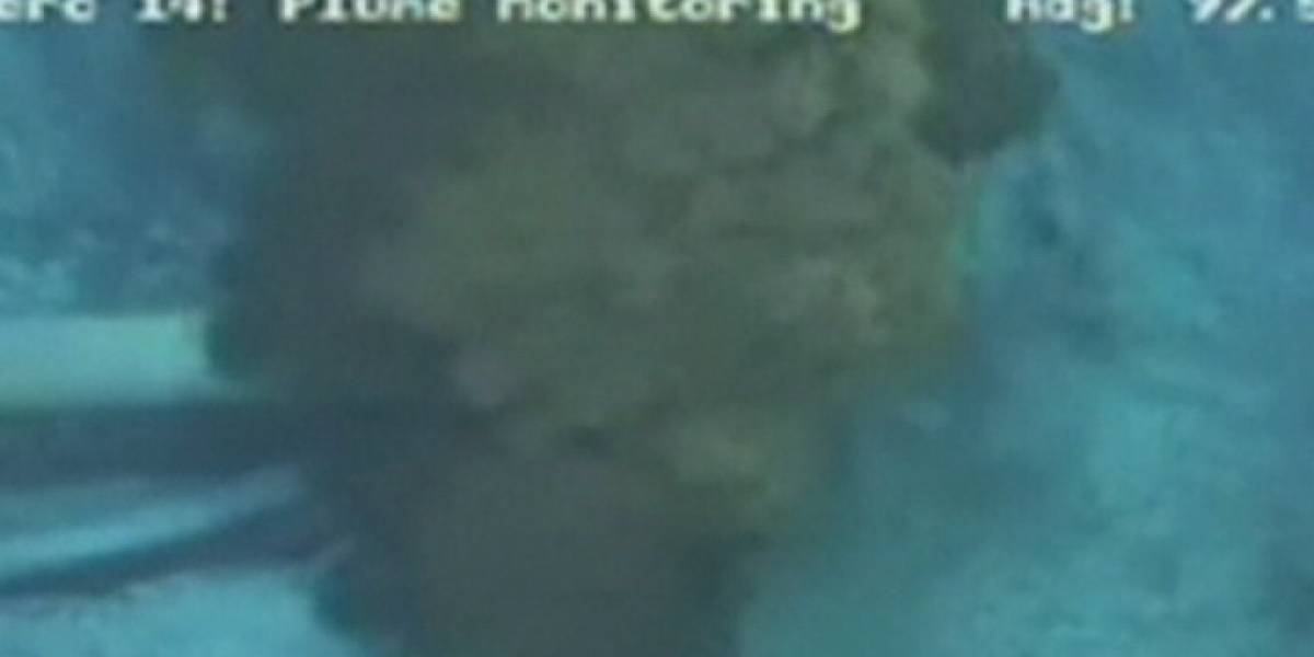 BP logra completar con éxito el primer paso para detener la fuga de petróleo