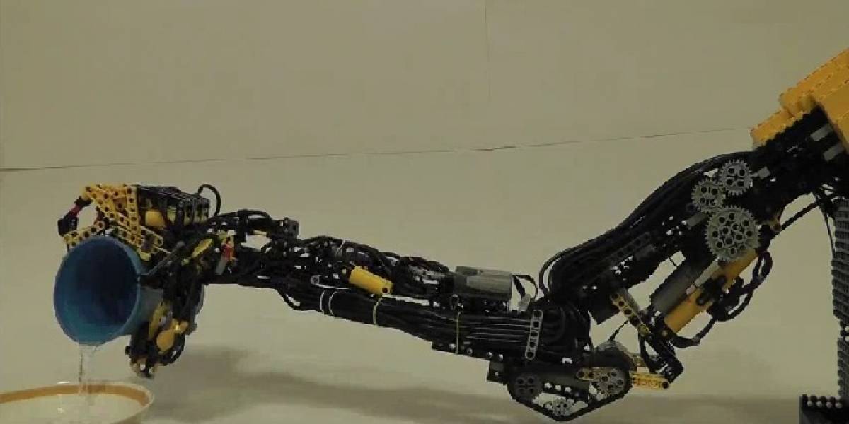 Si alguna vez pierdo un brazo, quiero tener esta prótesis robótica de Lego