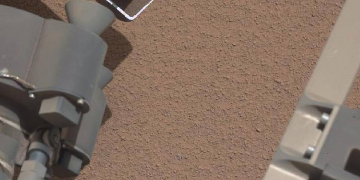 Curiosity parece haber perdido un pedacito sobre suelo marciano