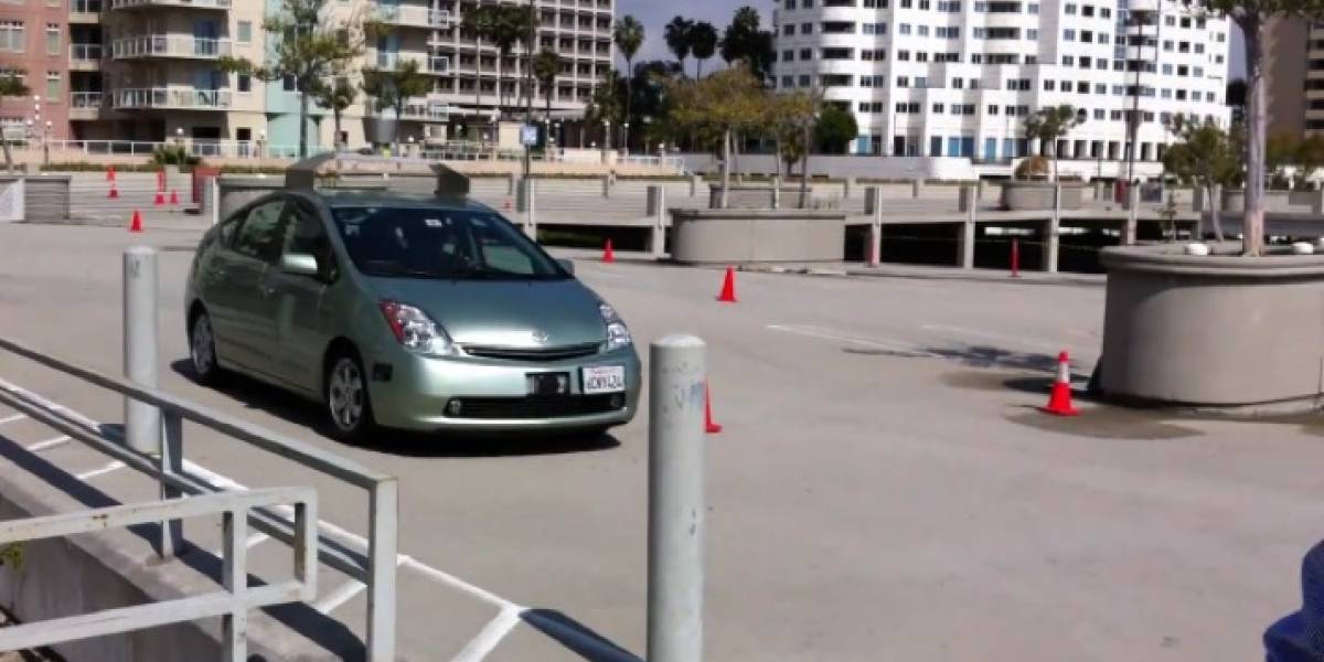 Google muestra su auto que se maneja solo en TED