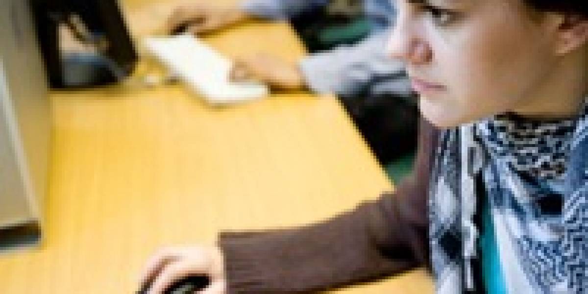 Una de cada cuatro mujeres usa Internet para espiar a sus parejas