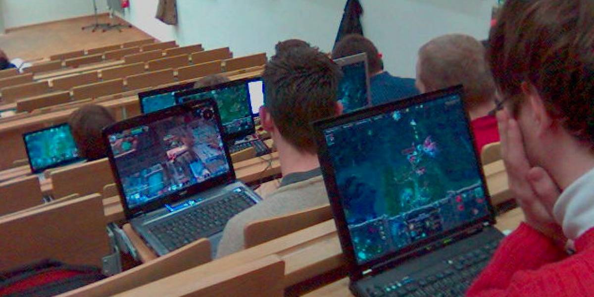 FW Pregunta: ¿Qué software es el que más te ayuda en los estudios?