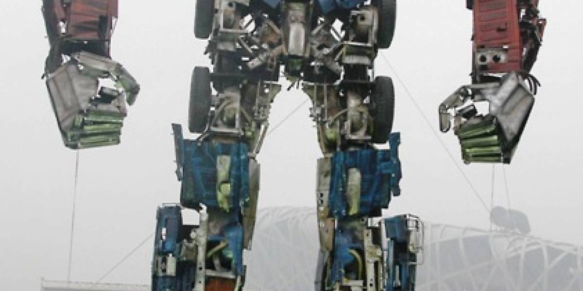 Transformer de chatarra de 10 metros fue instalado en Beijing
