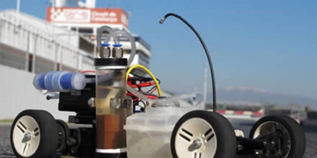 Españoles crean auto radiocontrolado que se alimenta como el DeLorean