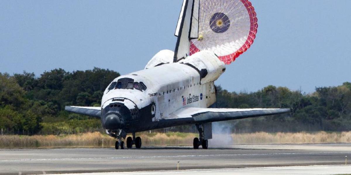 Transbordador Discovery aterrizó y completó su última misión sano y salvo