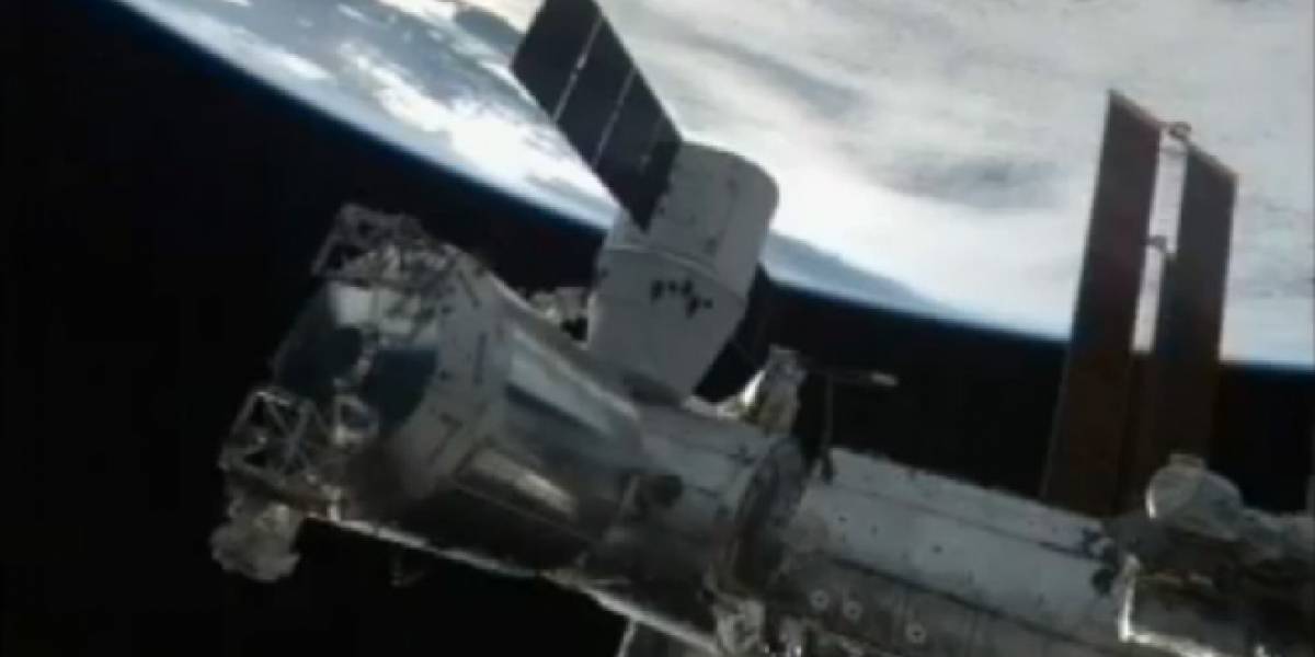 Cápsula de SpaceX llega con éxito a la Estación Espacial Internacional (Video)