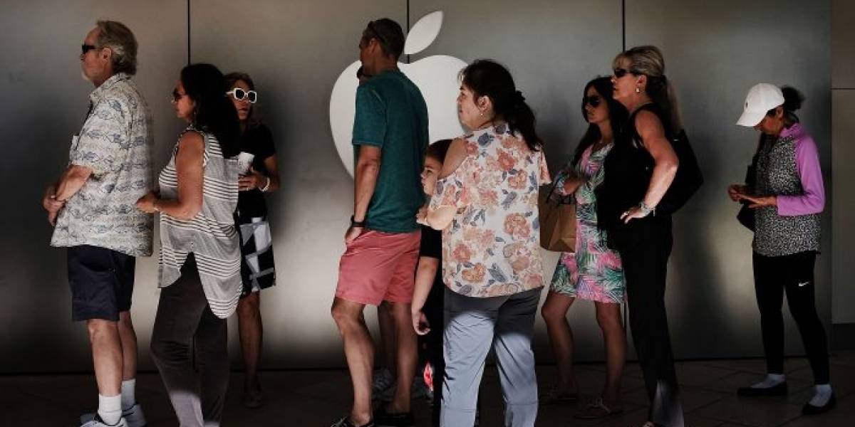 Apple Store en Zúrich es evacuada por explosión de batería de un iPhone