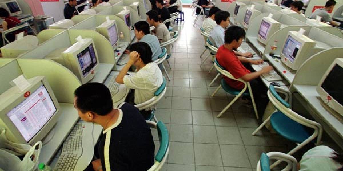 China cierra 130 mil cibercafés, aumenta regulación