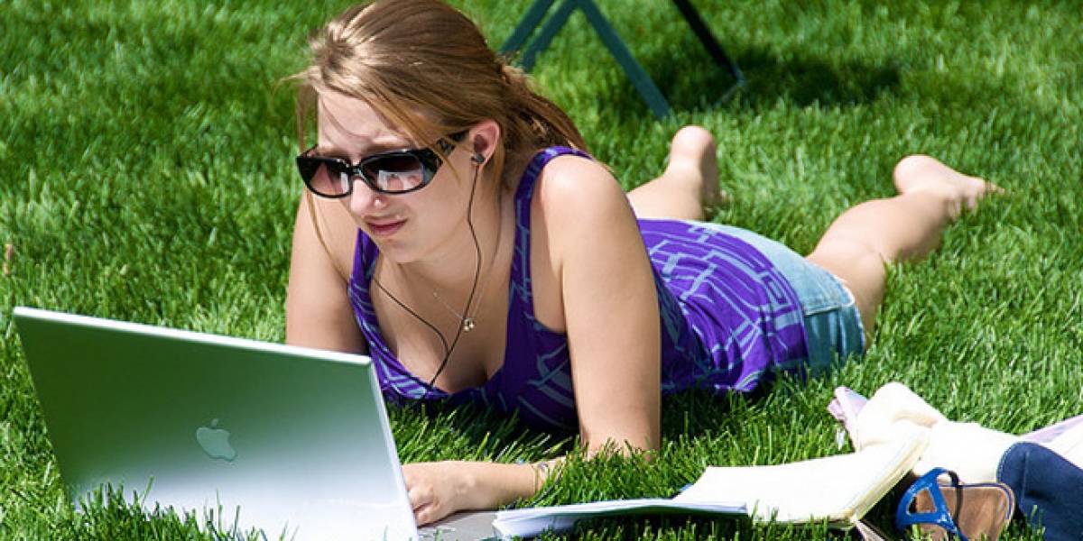 Estudio revela que la mayoría de los jóvenes usa internet para pasar el tiempo