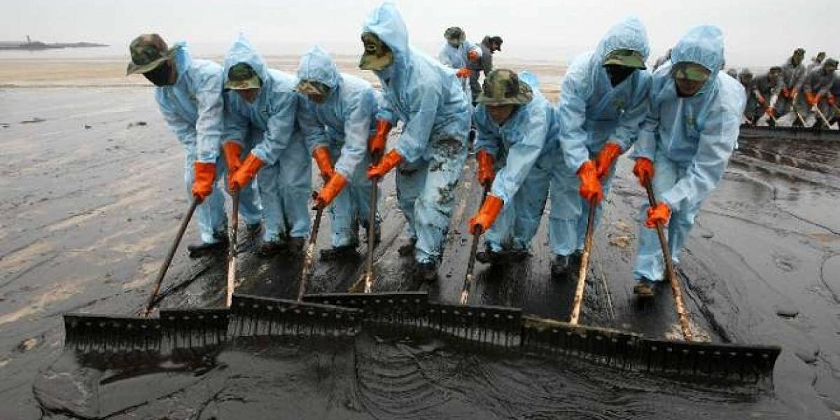 Científicos crean jabón magnético que podría limpiar los derrames de petróleo