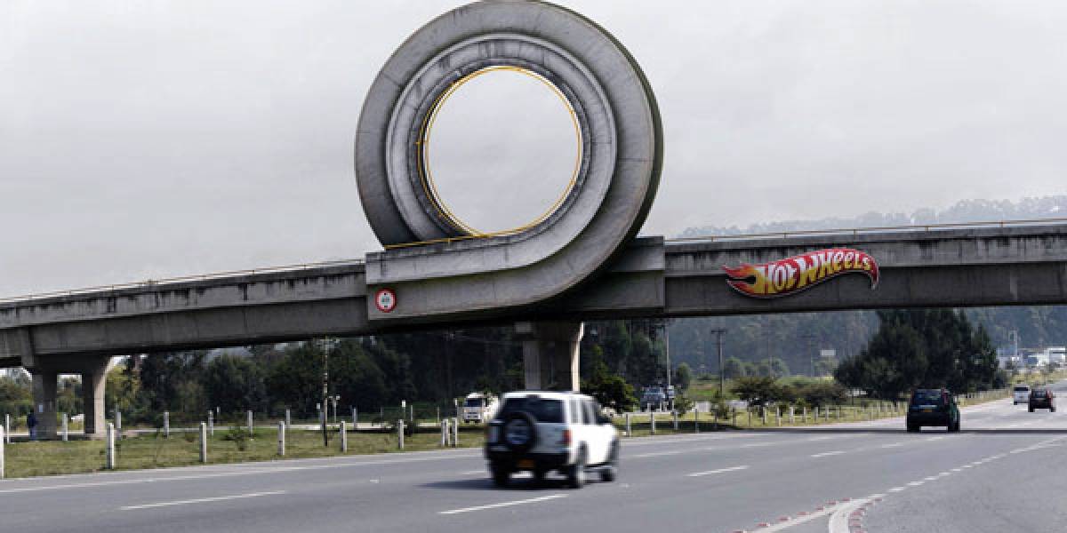Publicidad de Hot-Wheels que produce ganas de hacer piruetas con el auto