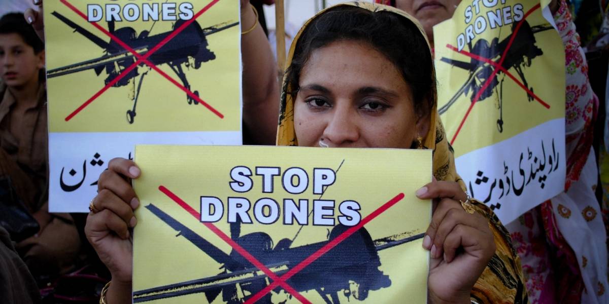 Mujeres dicen NO a ataques con drones mucho más que los hombres