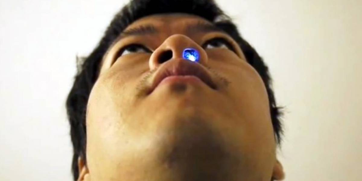 Ilumina tu fosa nasal con una estilosa luz azul LED