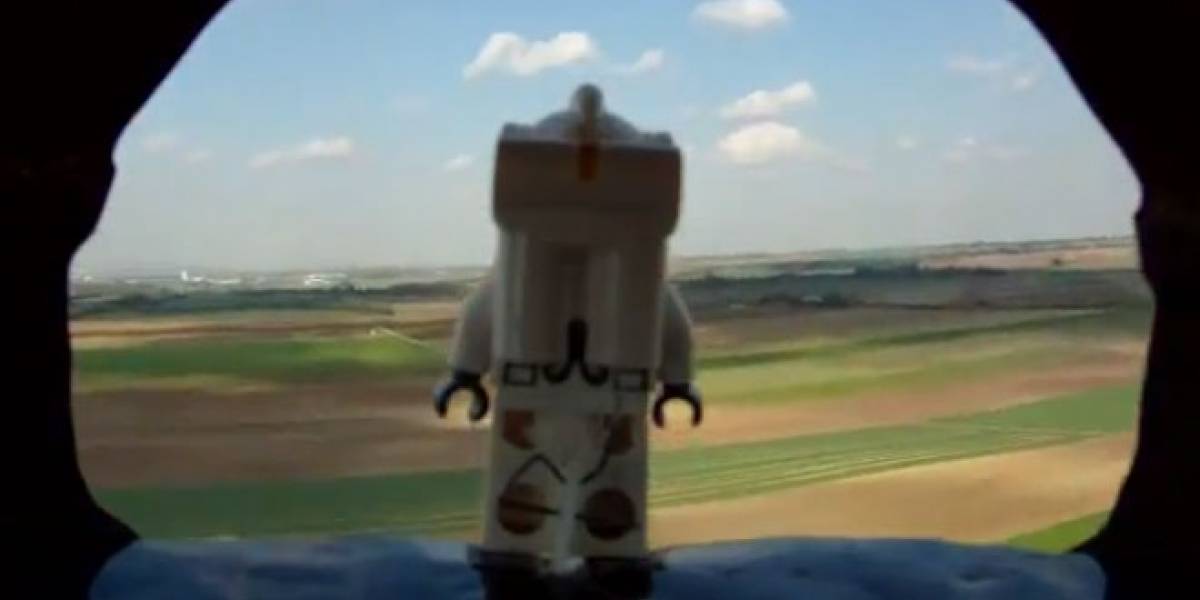La versión LEGO del salto de Felix Baumgartner en vídeo