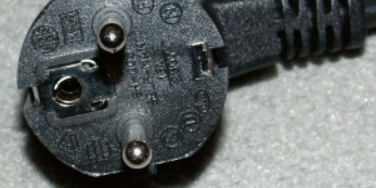 Crearán enchufe estándar para recargar vehículos eléctricos