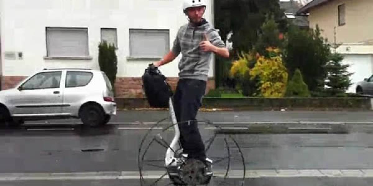 Segway alcanza temerarios 40 km/h sobre ruedas de carreta