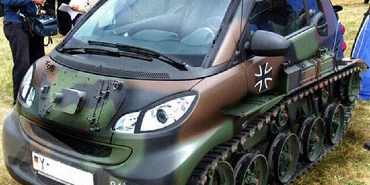 WTF: Convierten autos Smart en mini tanques