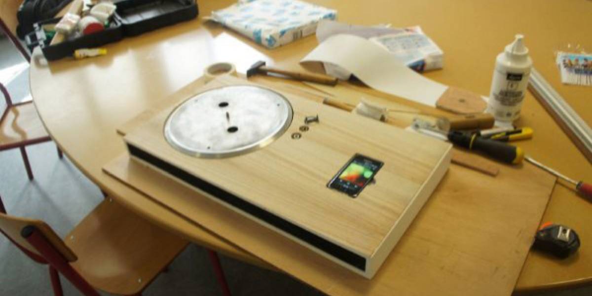 Turntable iPhone Dock: para pasar tus vinilos a MP3 con estilo