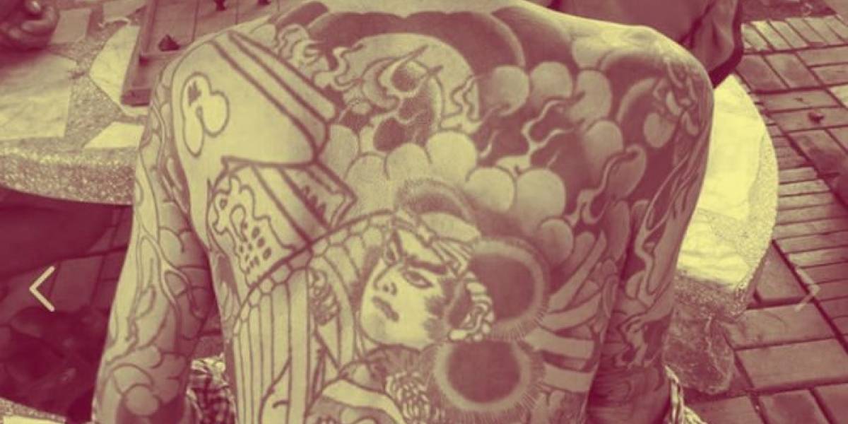 Ex jefe Yakuza prófugo de la justicia fue atrapado por fotos virales de sus tatuajes en Facebook