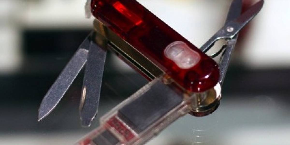 CES09: Navaja Victorinox con disco USB, puntero láser y Bluetooth