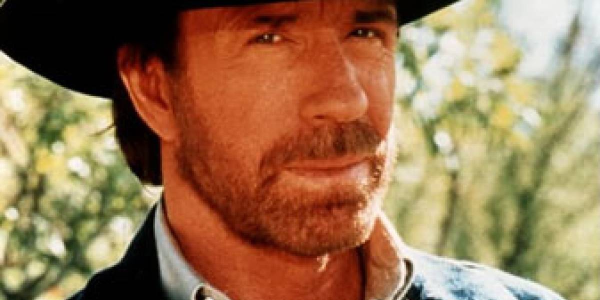 Chuck Norris cumple 70 años de patadas giratorias