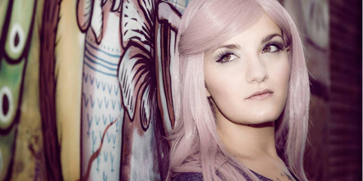 Escucha en primicia mundial la canción 'Yes' de Electric Nana, la artista nacida en Twitter