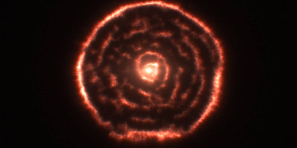 Telescopio ALMA detecta inesperado polvo en espiral alrededor de estrella roja