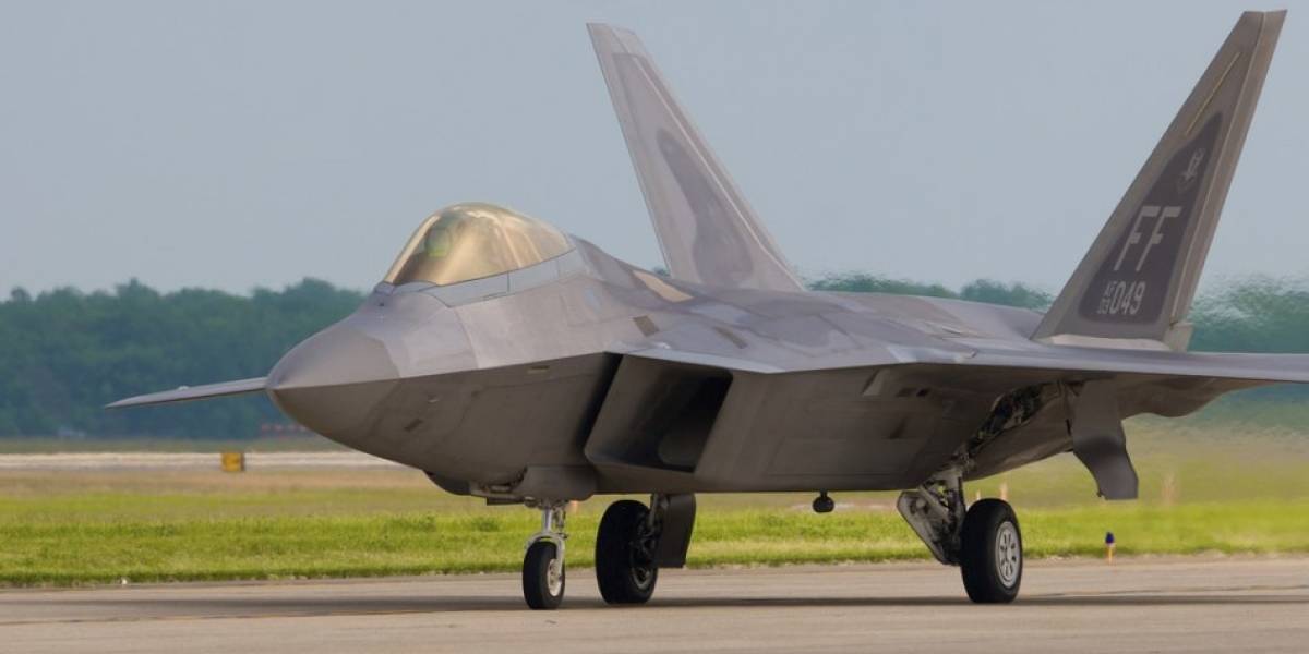 FIDAE 2010: F-22 Raptor haciendo de las suyas en cielos chilenos