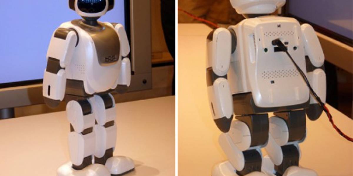 Robot PALRO aprende inglés, pide que lo traten bien