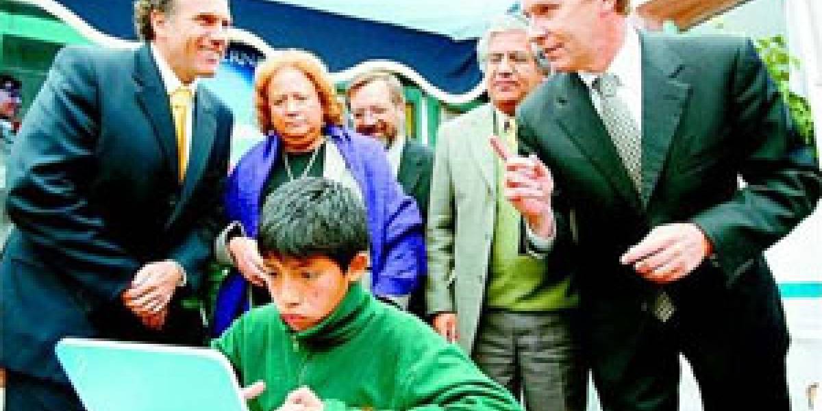 Intel entrega los primeros 80 ClassMate del mundo en Santiago