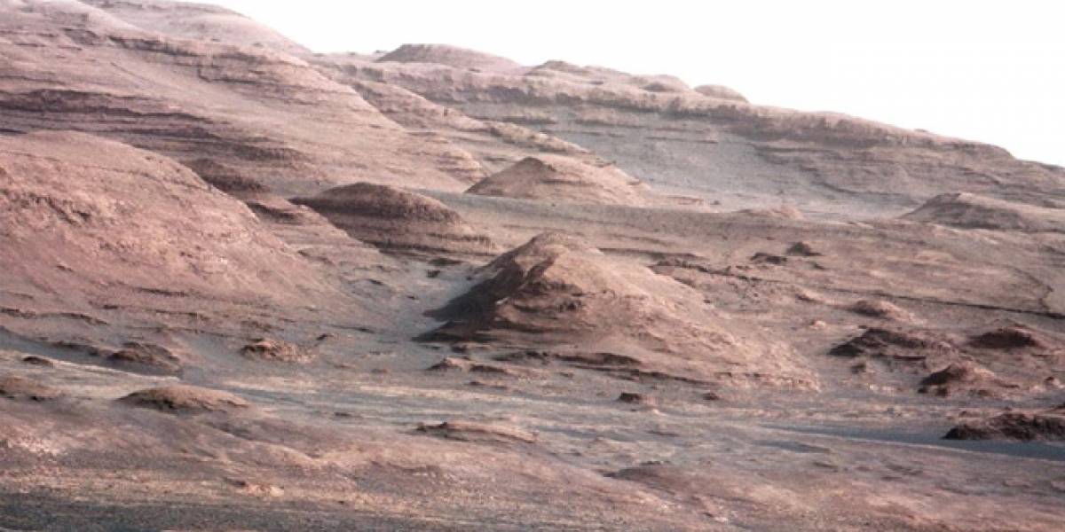 Curiosity envía foto de montaña marciana y su primer mensaje de voz