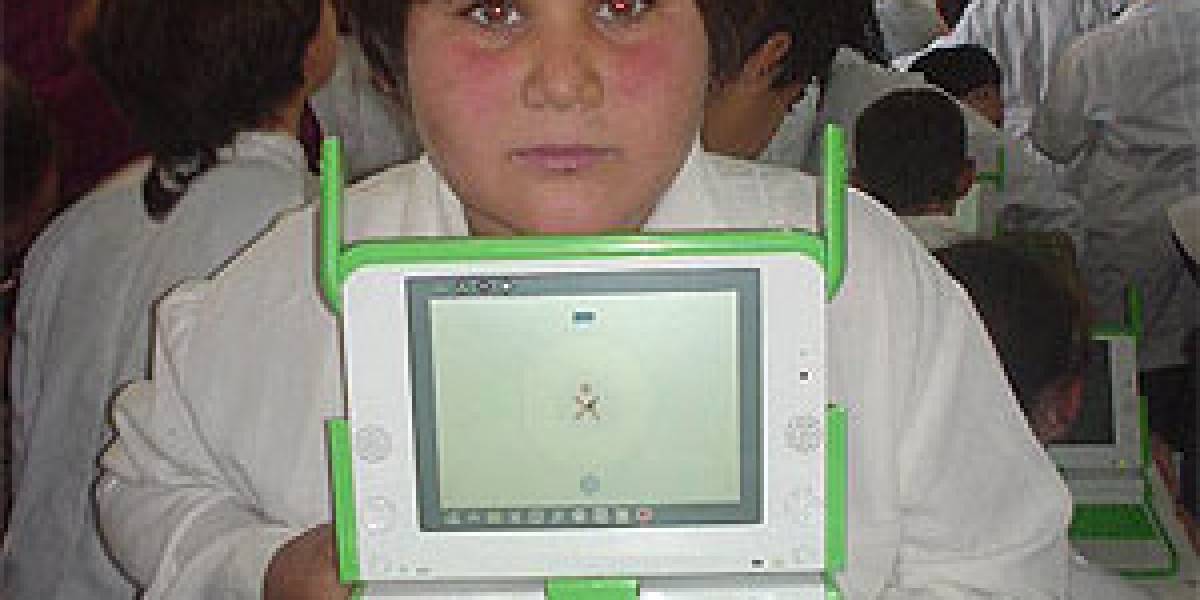 Alumnos de Uruguay reciben primeros 150 OLPC XO