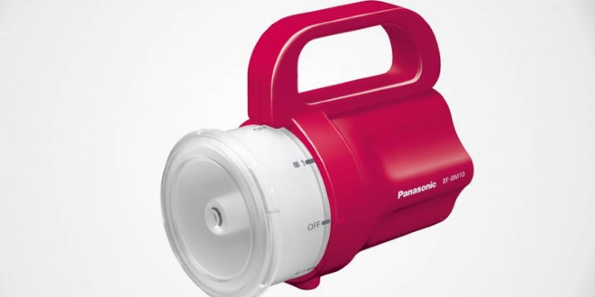 Panasonic crea linterna que funciona con casi cualquier pila