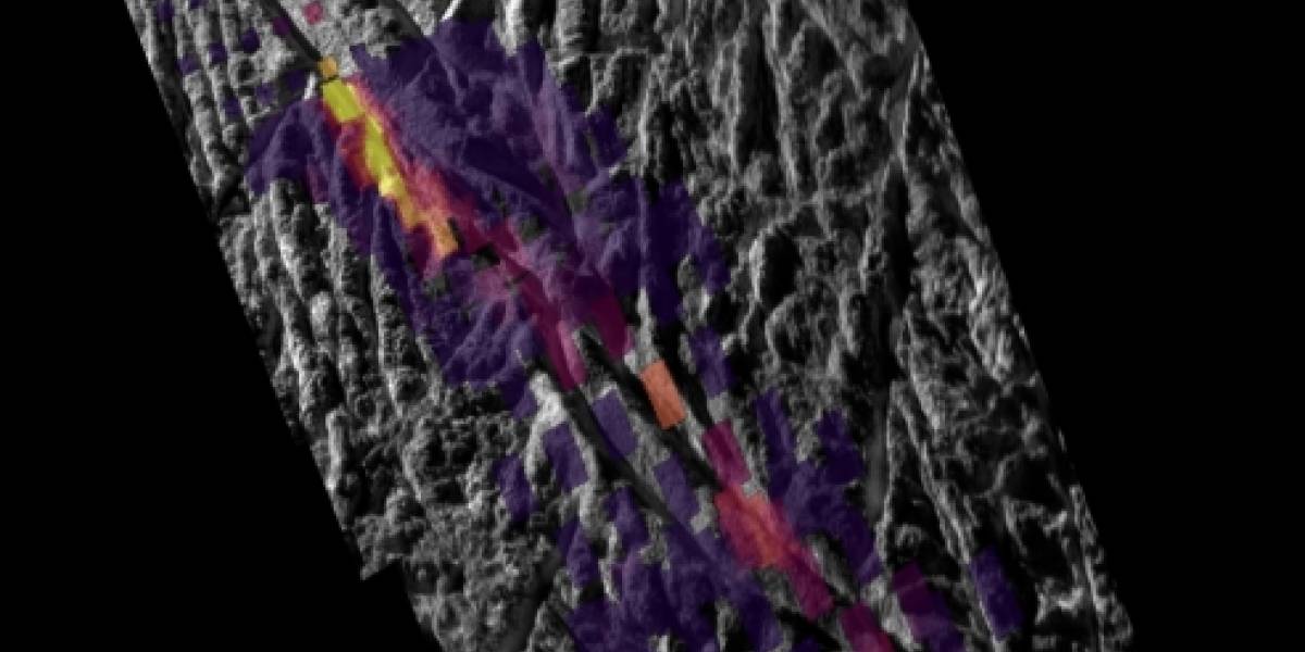 La sonda Cassini nos muestra los géiseres de Encélado (Saturno)
